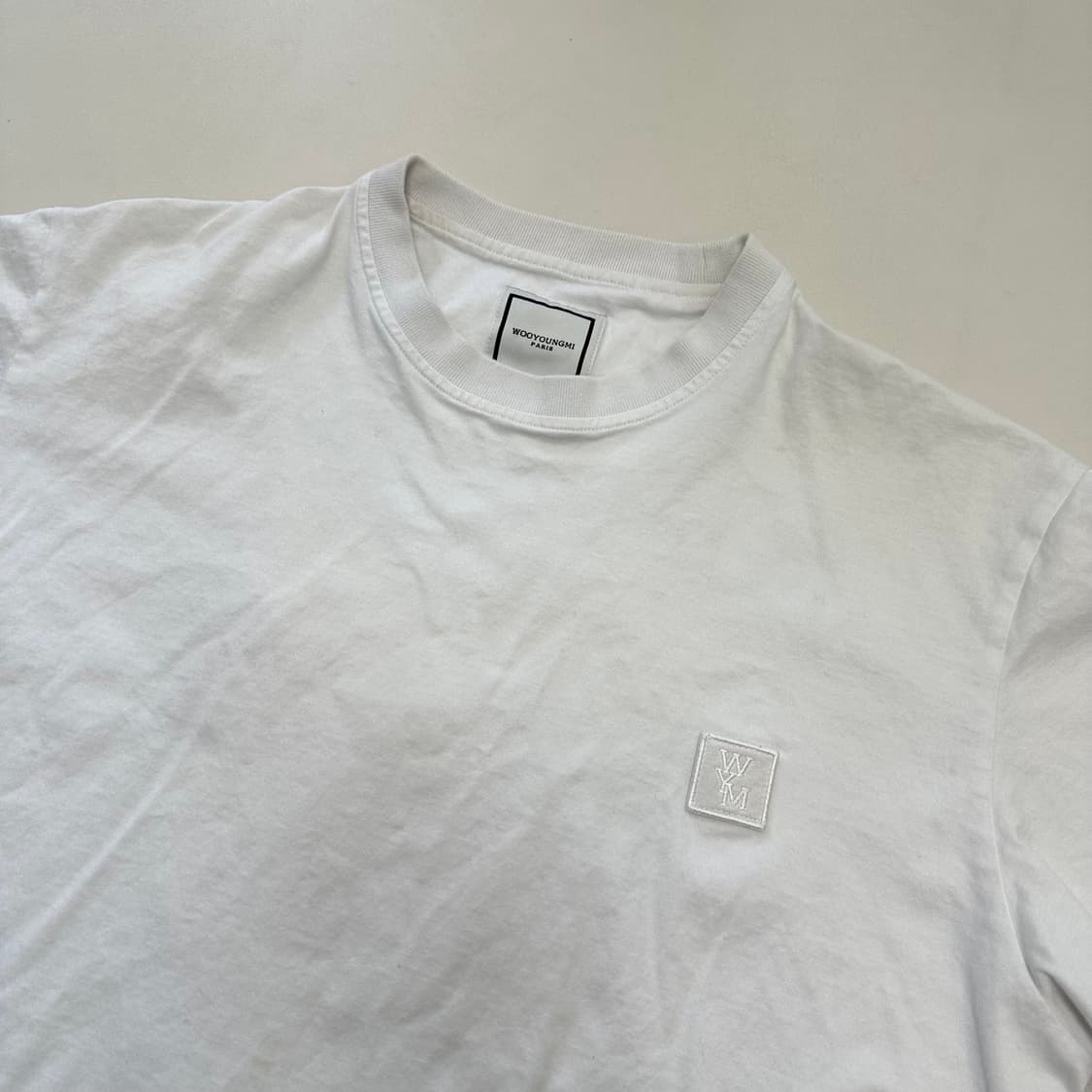 우영미 파리스 깃털 화이트 티셔츠 23ss 상품이미지3