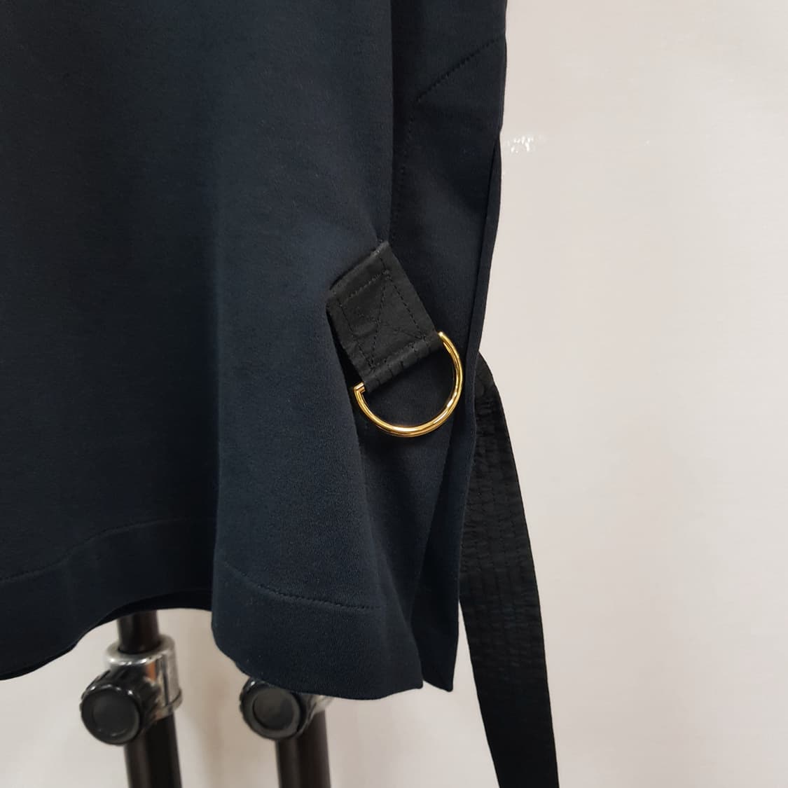 루이비통 여성 사이드 스트랩 티셔츠 1A4PFC 상품이미지5