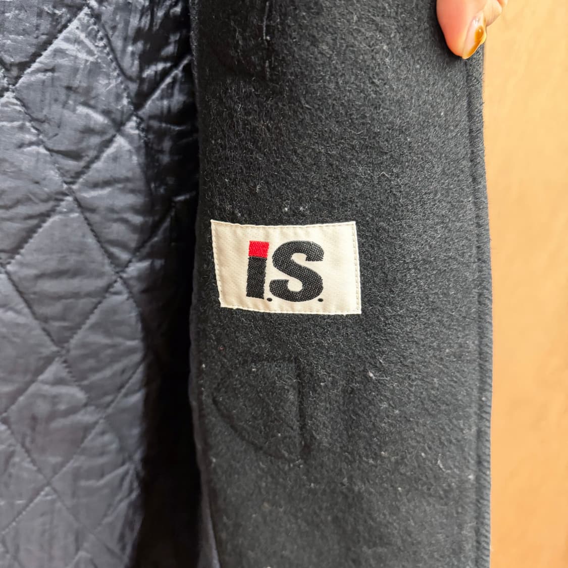 이세이미야케 클래식 후드 더플 코트 우드 토글 퀄팅 안감 디테일 블랙 상품이미지6