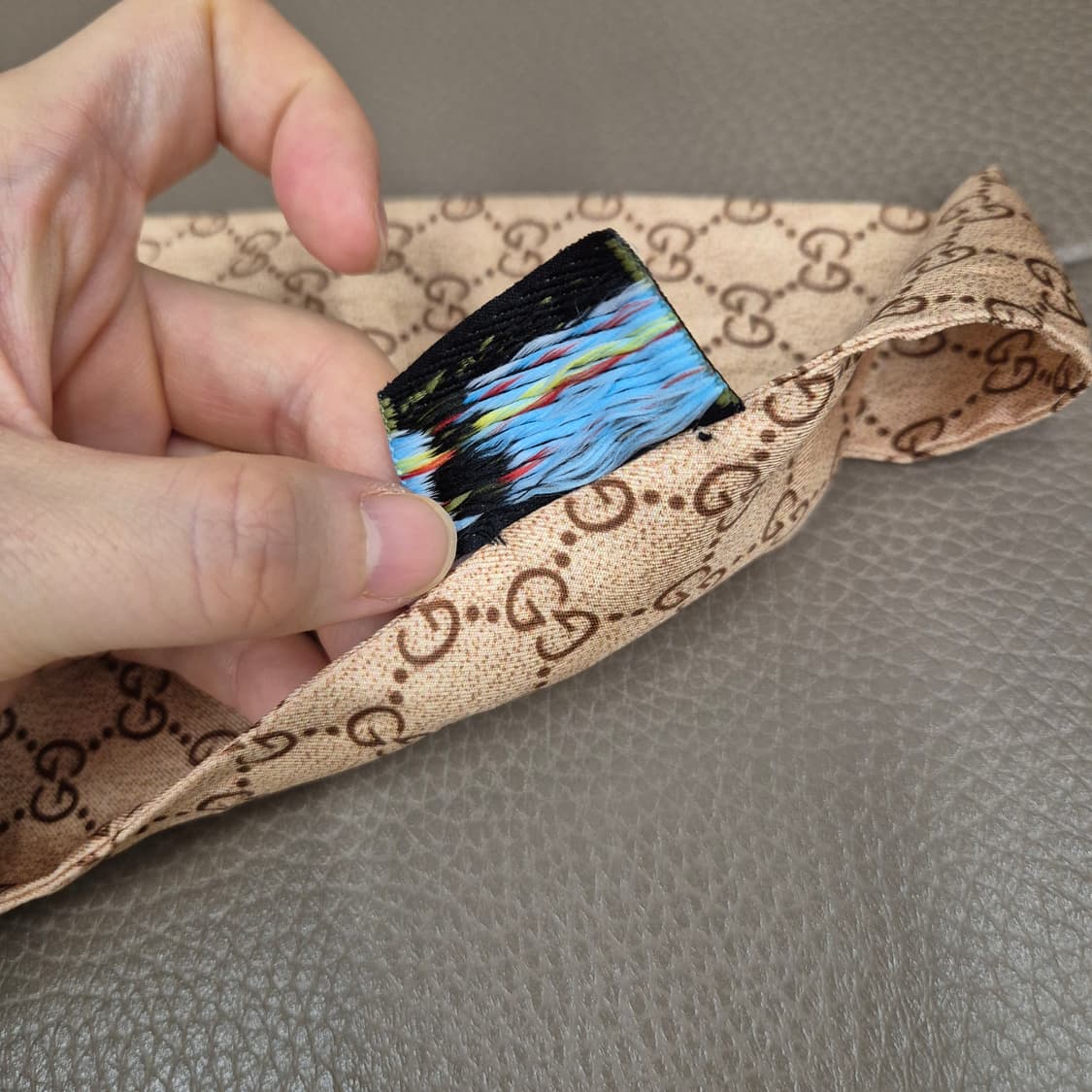 구찌 도라에몽 실크 넥 보우 상품이미지6