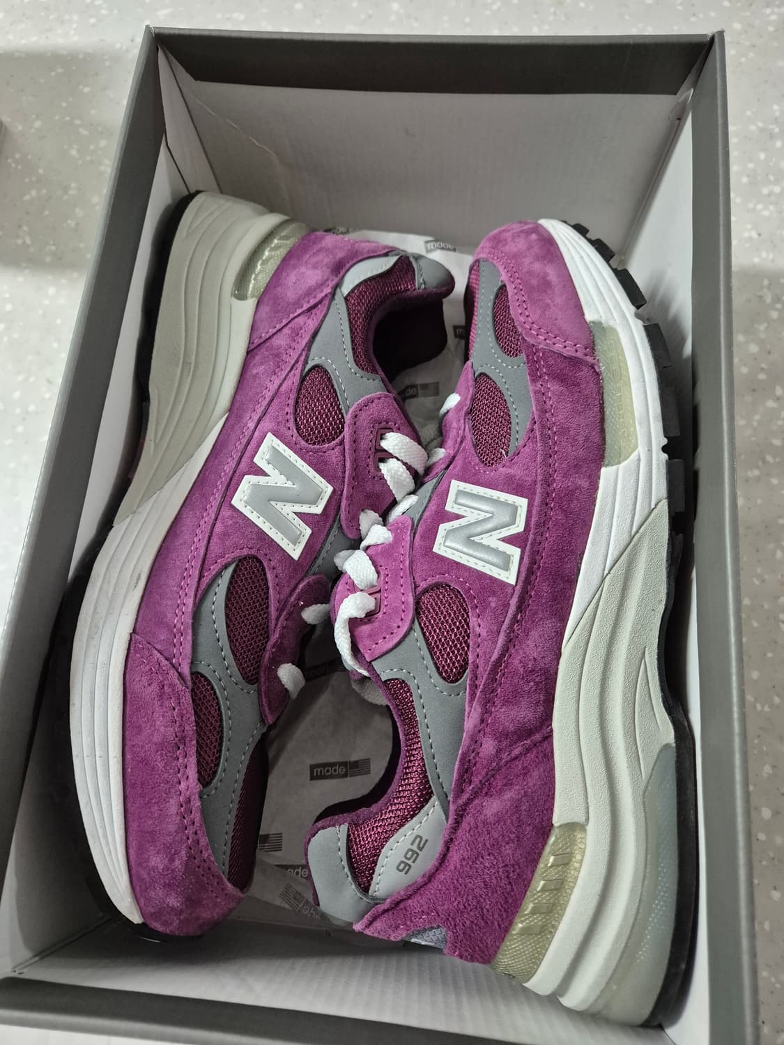 뉴발란스 992 마룬 컬러 (US 7.5 255) 판매 상품이미지2