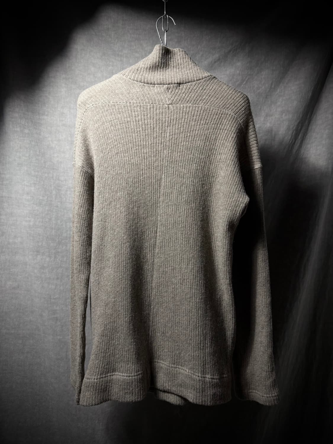 The Viridi-anne Asymmetric Botton Knit 상품이미지6