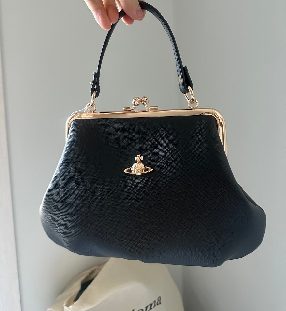 비비안웨스트우드 그래니 펄스 체인 크로스백 상품이미지1