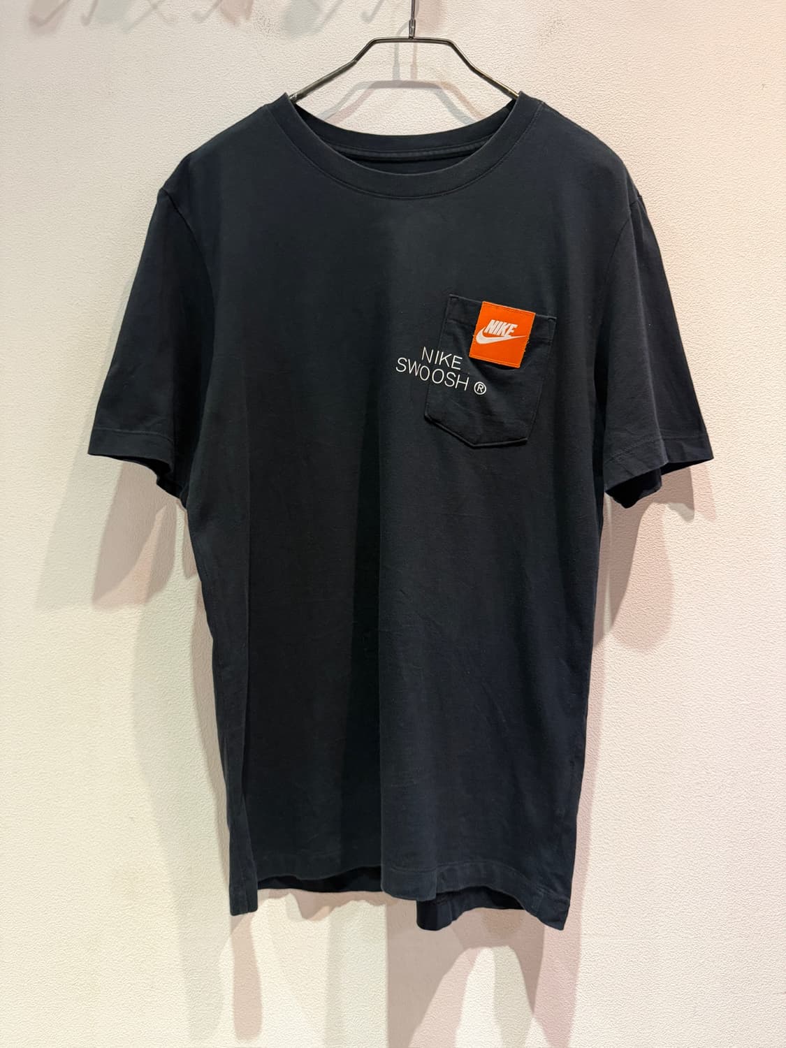 Nike Swoosh Logo Pocket T-Shirt 상품이미지1
