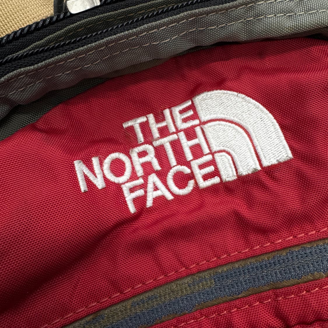 노스페이스 고프코어 보레알리스 테크니컬 백팩 레드 상품이미지5