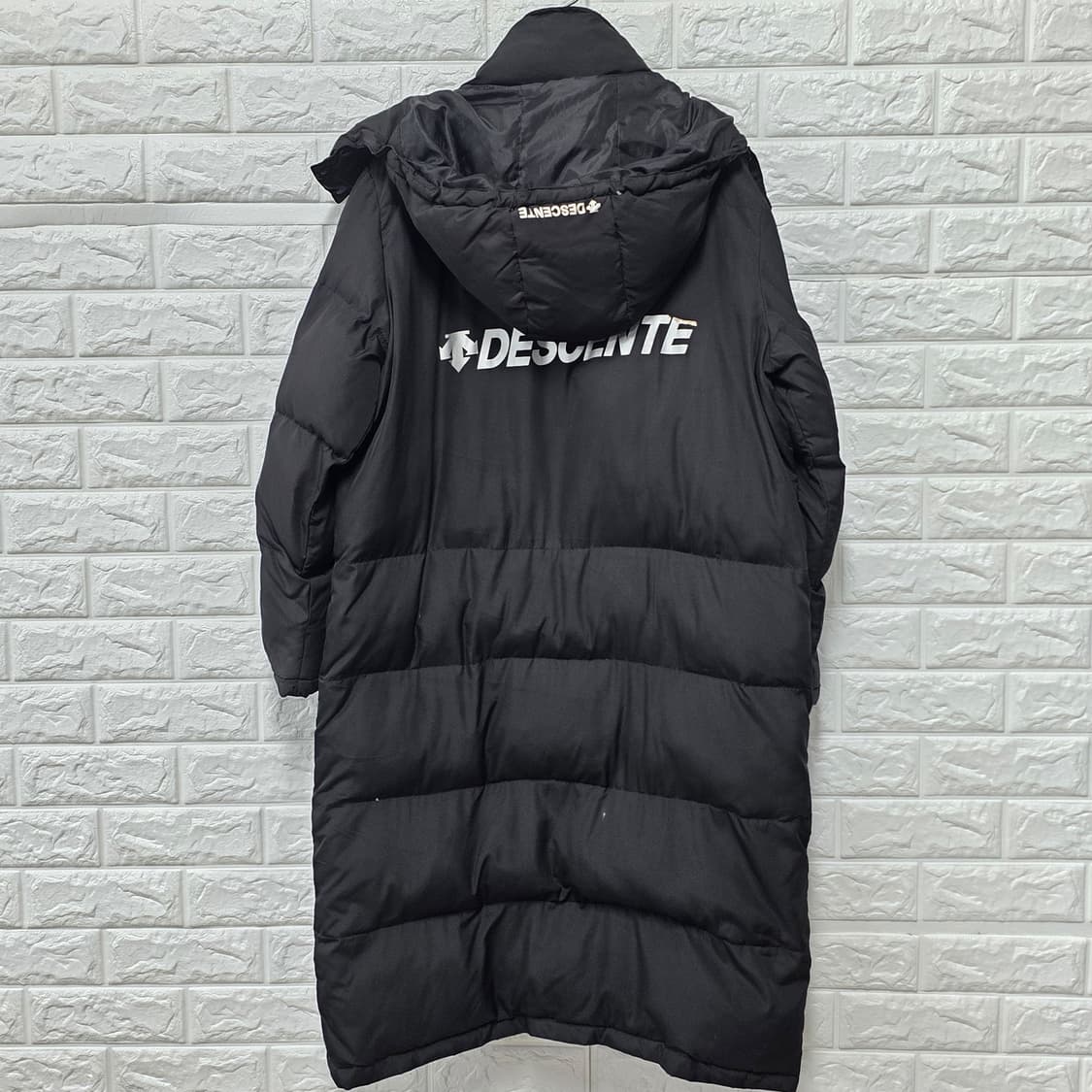 택포) 데상트 블랙 롱패딩 M 상품이미지4