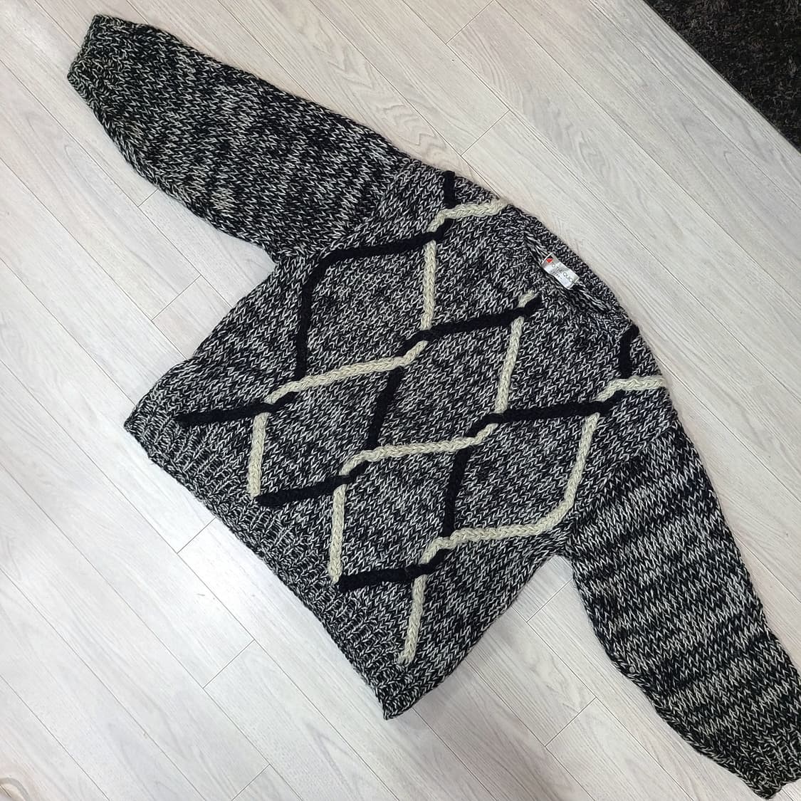 보카시 블랙 꽈배기 케이블 니트 상품이미지3