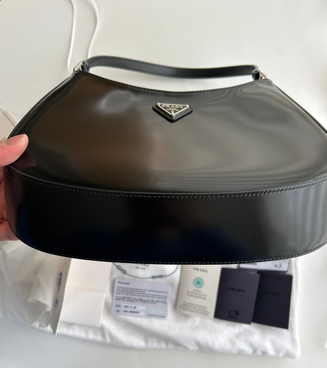 프라다 클레오 브러시드 레더 호보백 상품이미지5