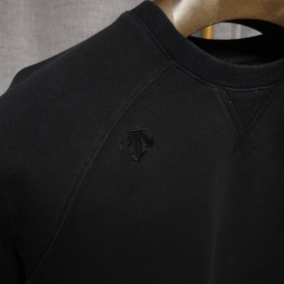 M ) 데상트 여성 백로고 맨투맨 상품이미지4