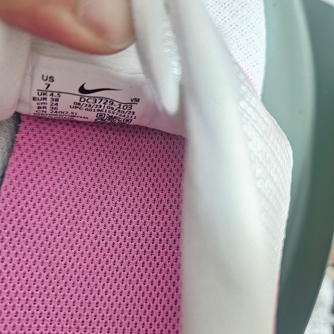 240나이키 레볼루션 화이트/핑크 운동화 상품이미지5