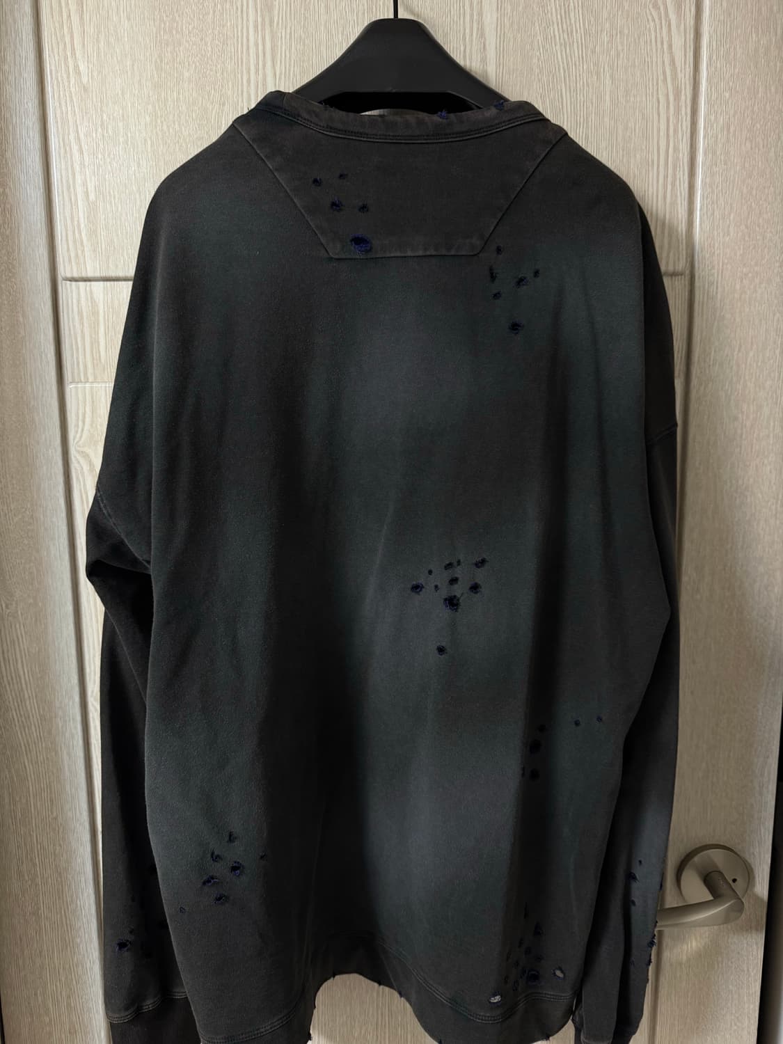 준지 데미지 스티치 스프레이 다잉 롱슬리브. 상품이미지3