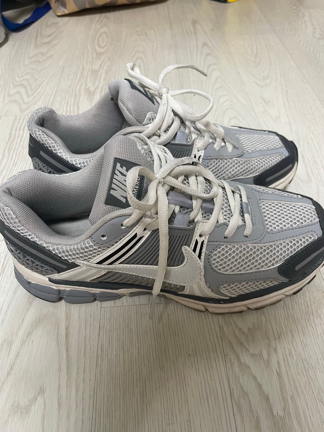 나이키 줌 보메로5 퓨어 플래티넘 실버 260 상품이미지3