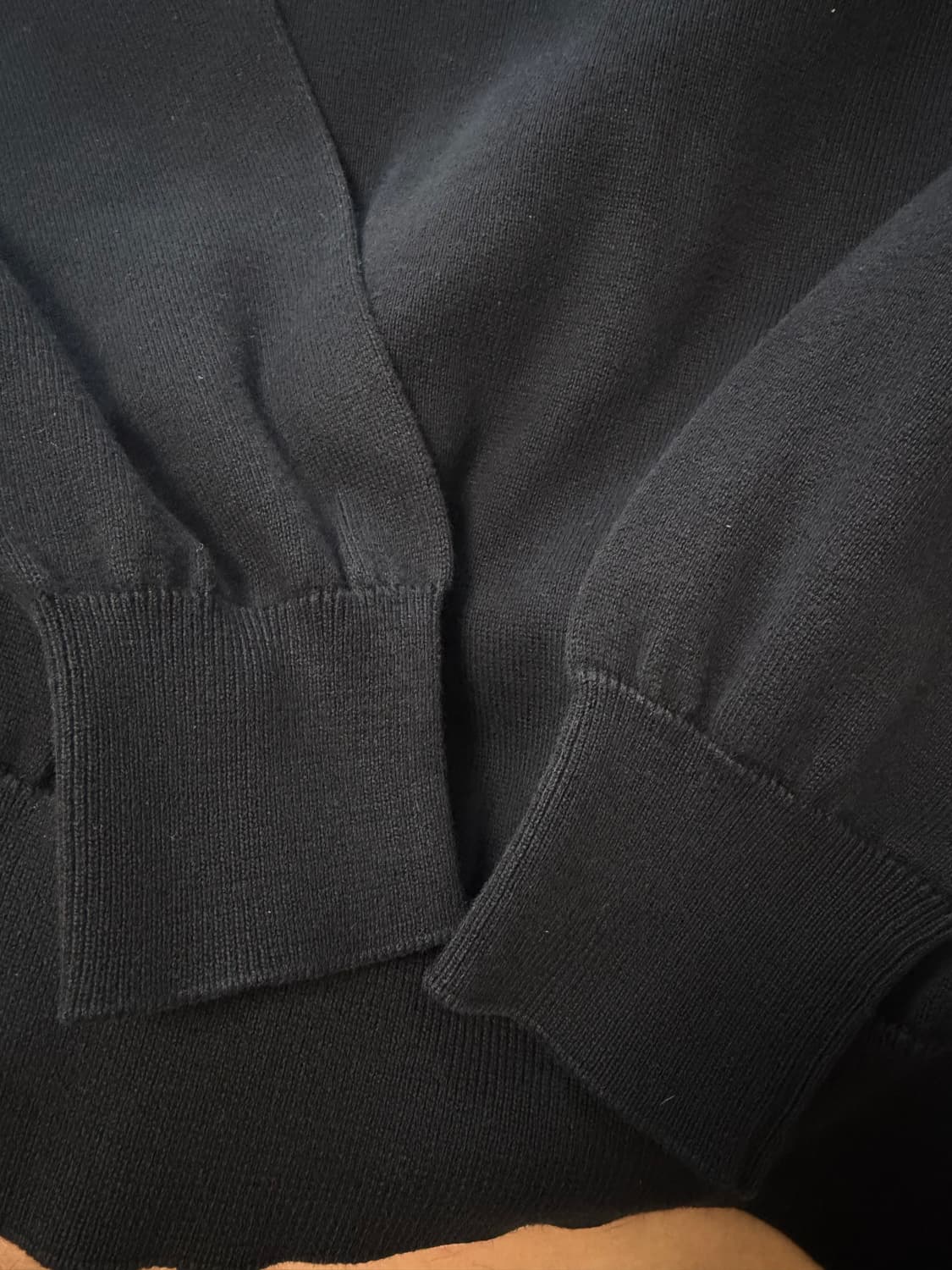 24년식 백화점판 새상품급 스톤아일랜드 울니트 블랙 M 상품이미지4