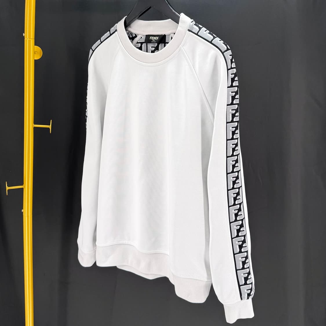 [XXL사이즈] 펜디 FF 로고 맨투맨 화이트 (FAF666) 상품이미지1