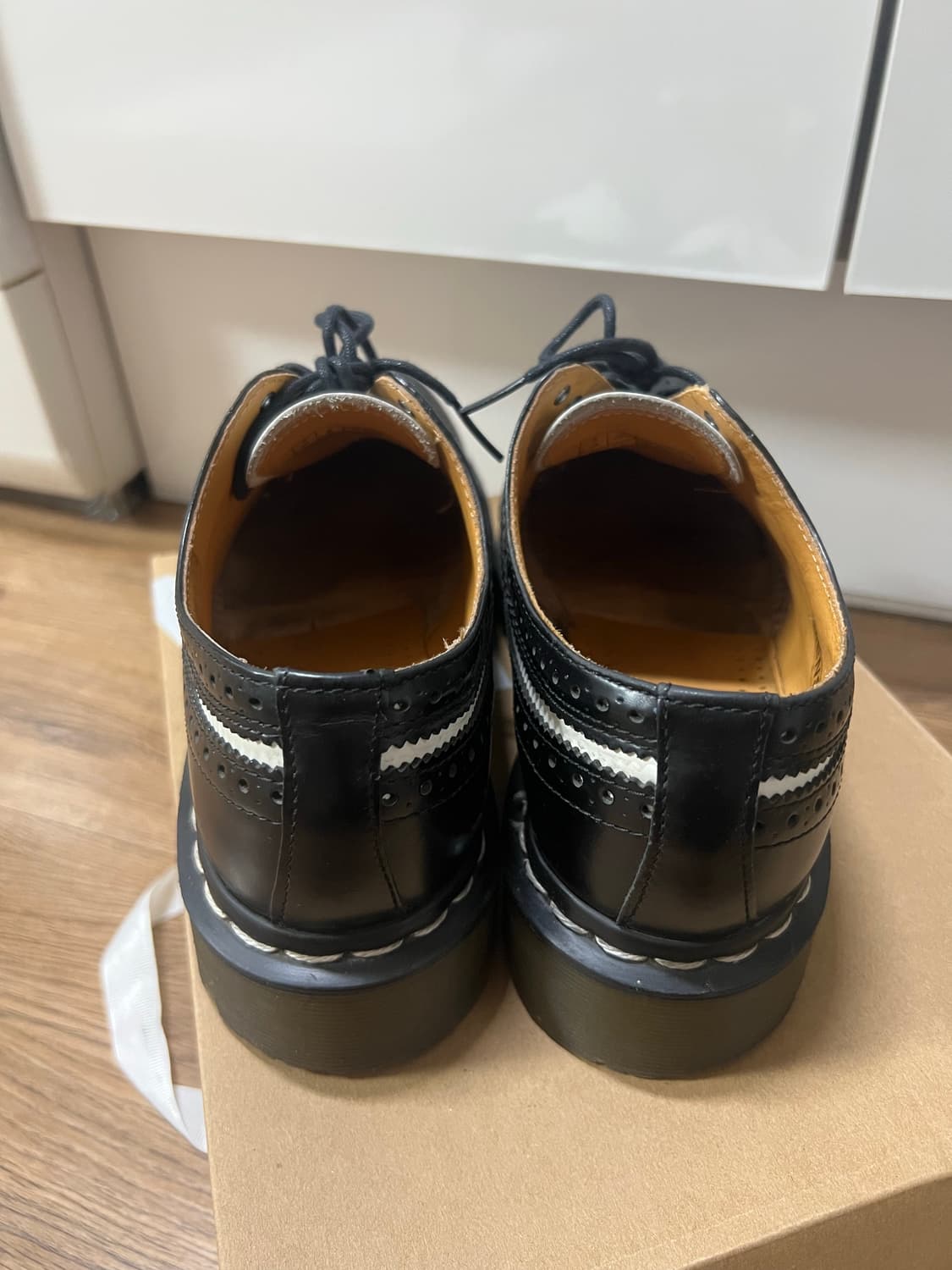 닥터마틴 10458 브로그 윙팁 슈즈 상품이미지4