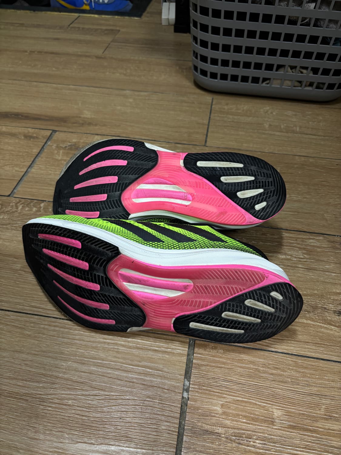 280 아디다스 슈퍼노바 러닝화 시티오브서울에디션 상품이미지3