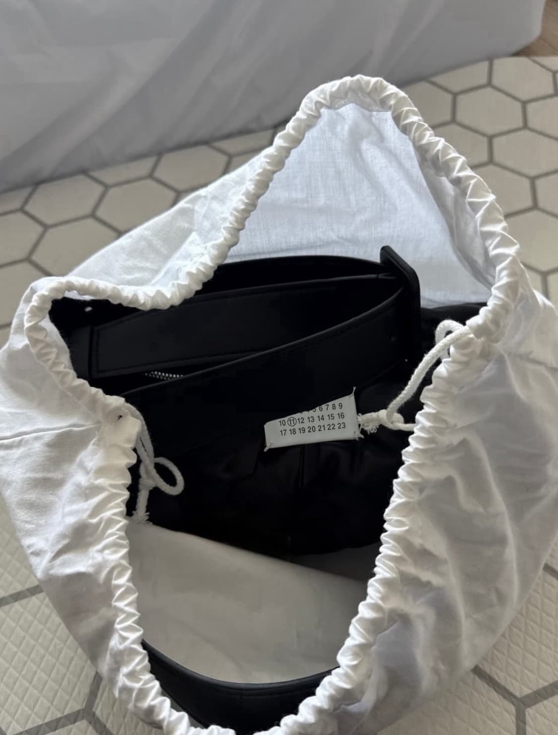 마르지엘라 글램 슬램 송아지가죽  필로우백 상품이미지10