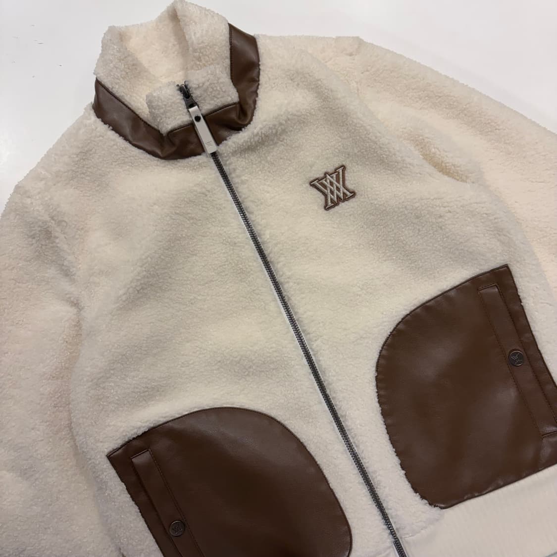 [S] 어뉴골프 레더 빅로고 아이보리 뽀글이 자켓 B470 상품이미지3