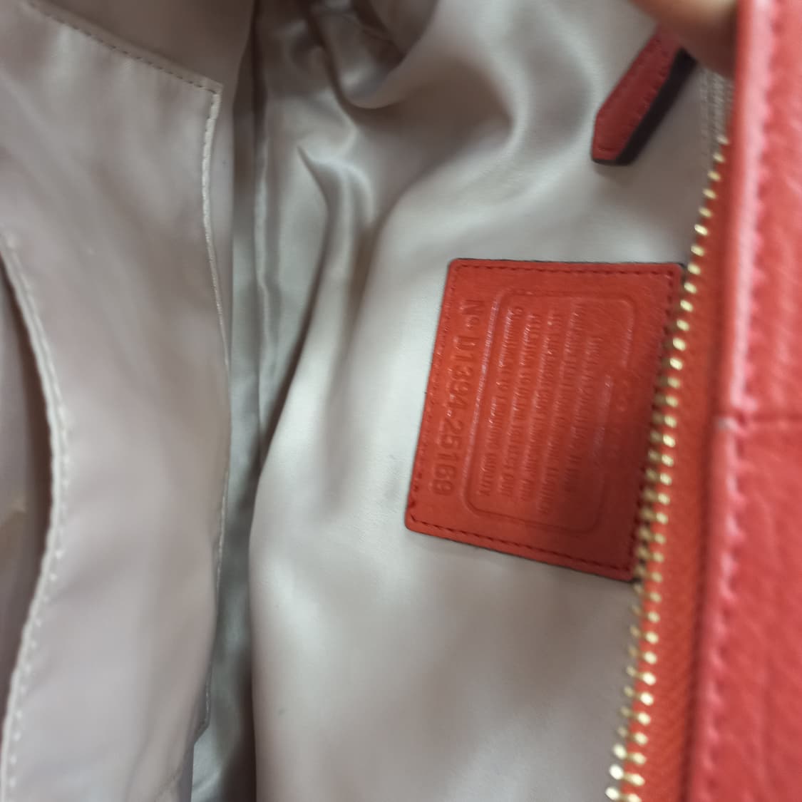 코치 메디슨 가죽 사첼백 레드 상품이미지6