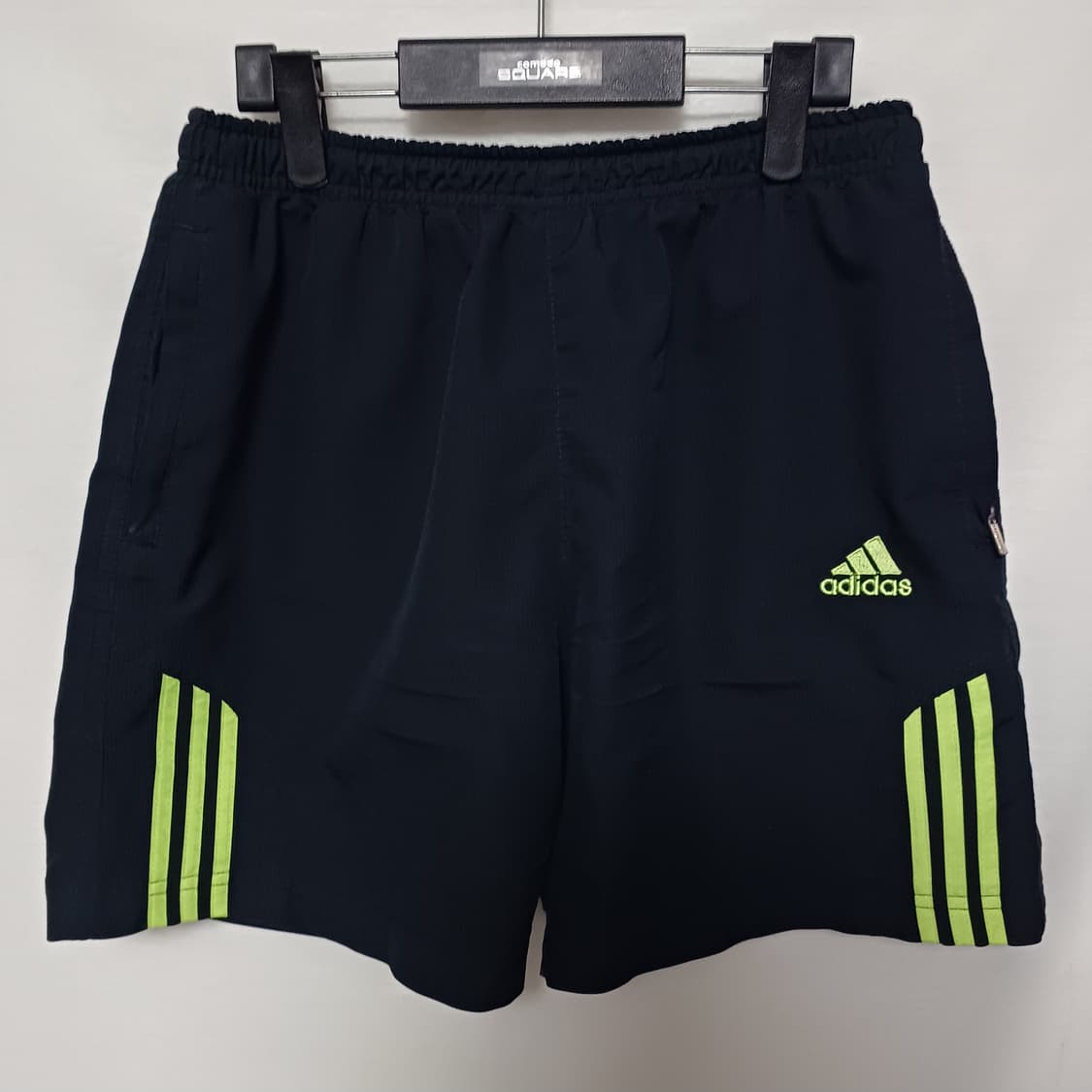 Adidas 형광 삼선 숏팬츠 상품이미지1