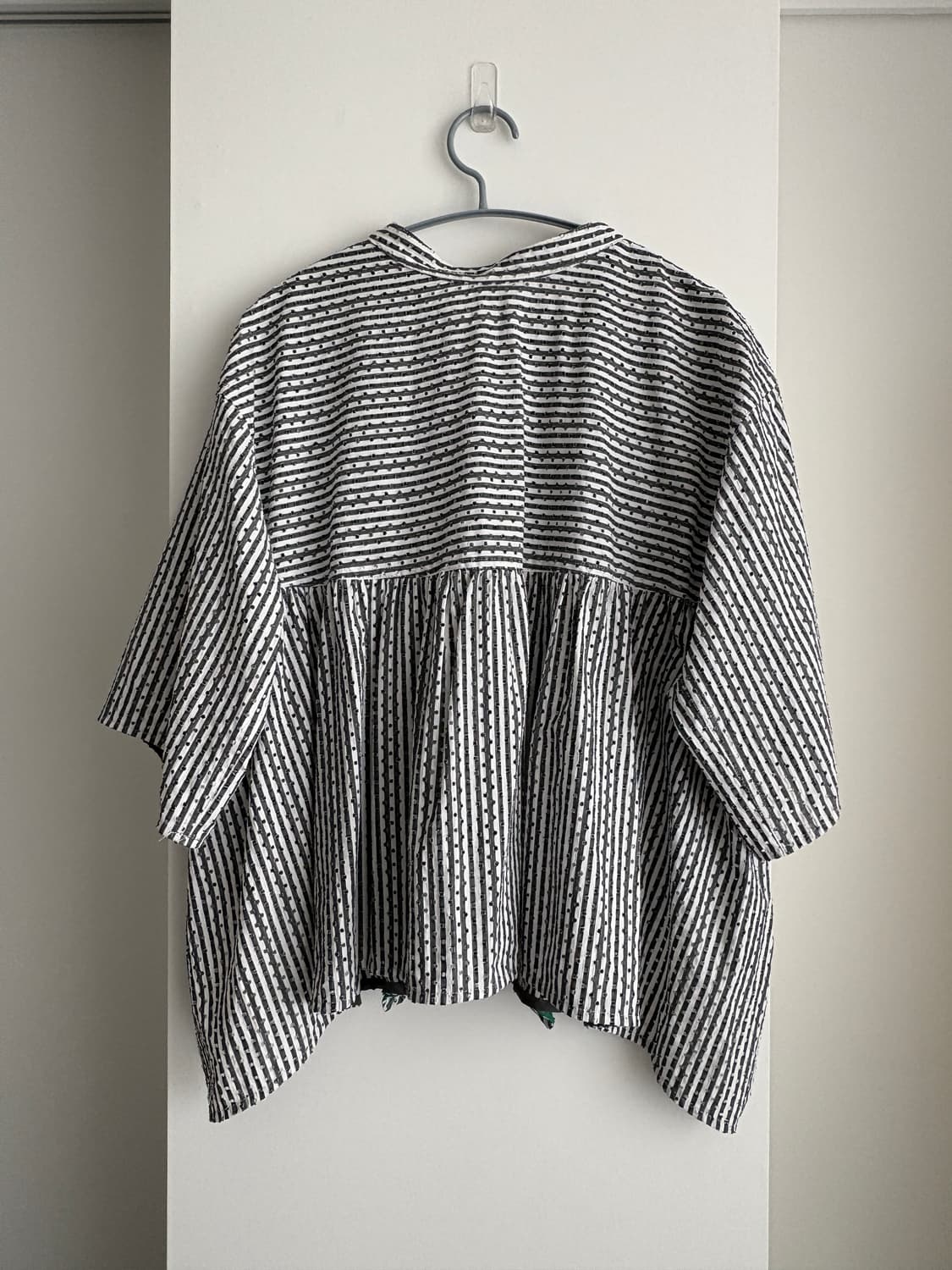 [SYSTEM] 시스템 스트라이프 러플 펀칭 블라우스 82(66) 상품이미지5