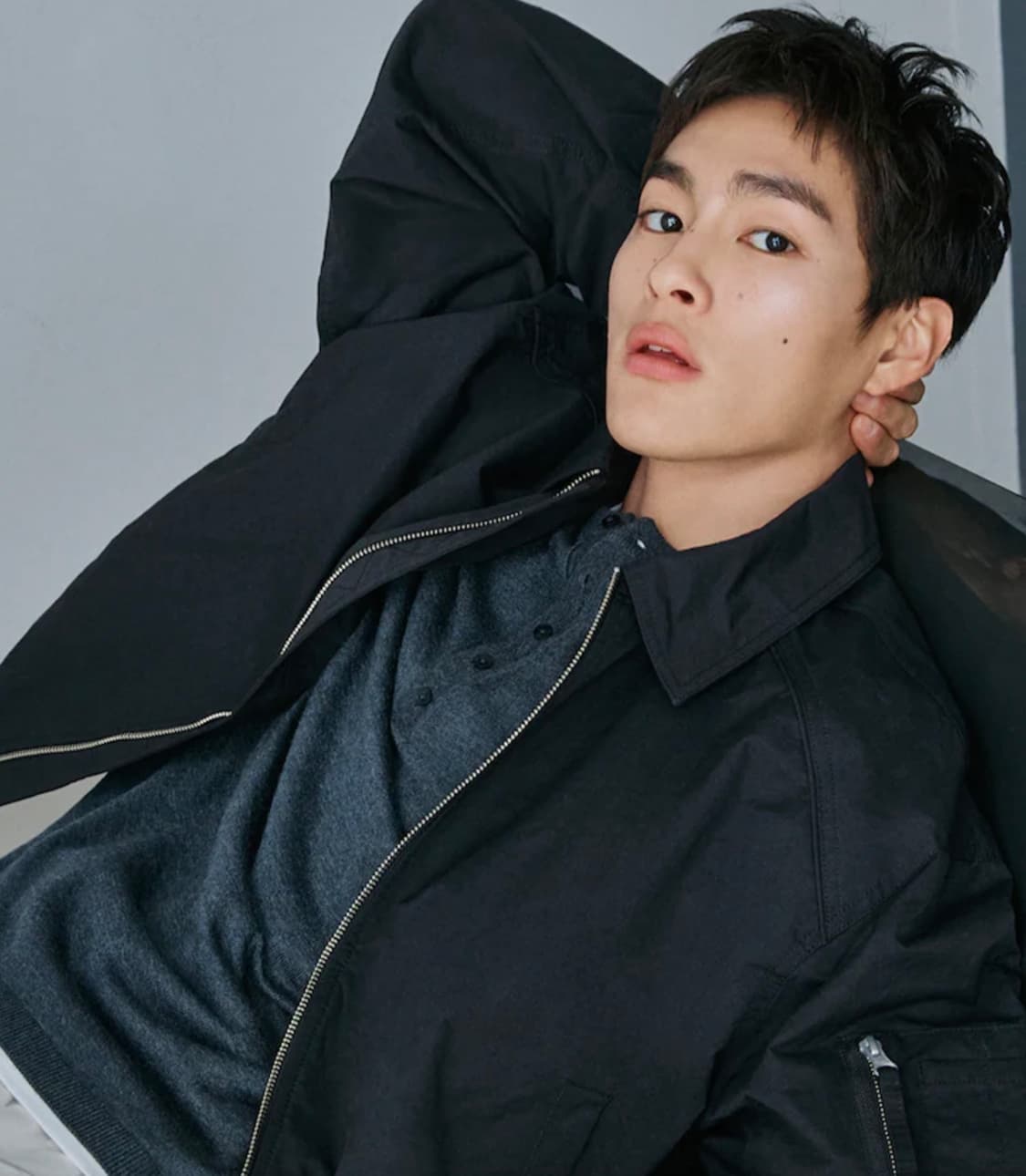 [홍태준•착용] 에잇세컨즈 솔리드 헨리넥 버튼 니트 상품이미지3