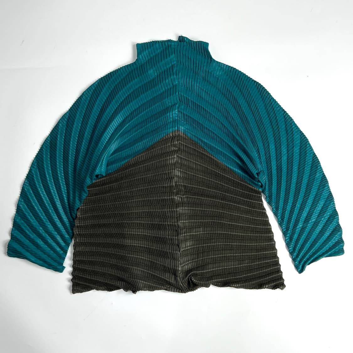 이세이미야케 볼륨 플리츠 가디건 상품이미지8