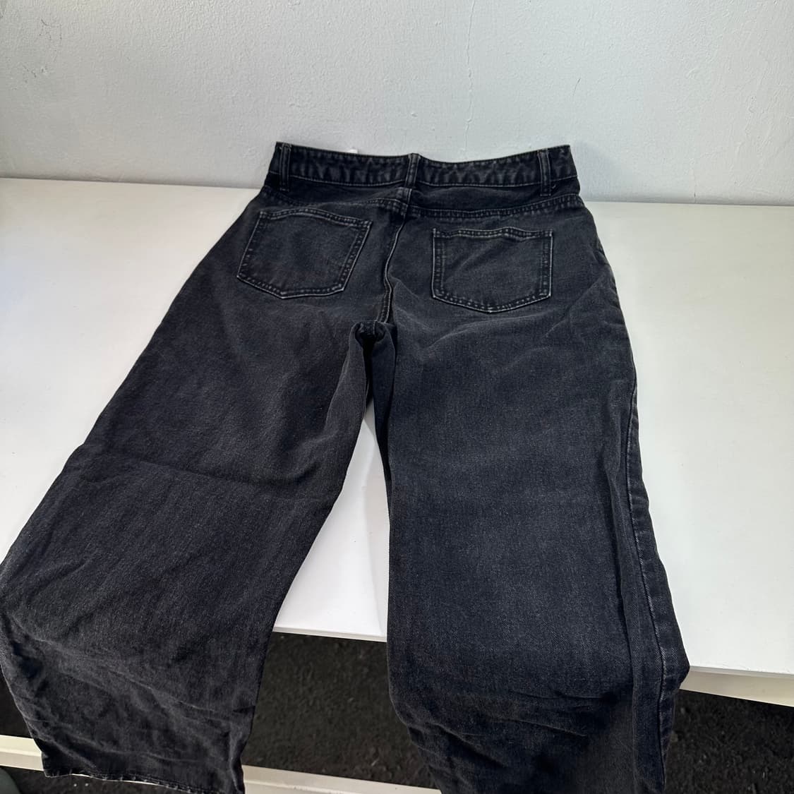 30 M 무신사스탠다드 블랙워시드 일자핏 데님팬츠 상품이미지4