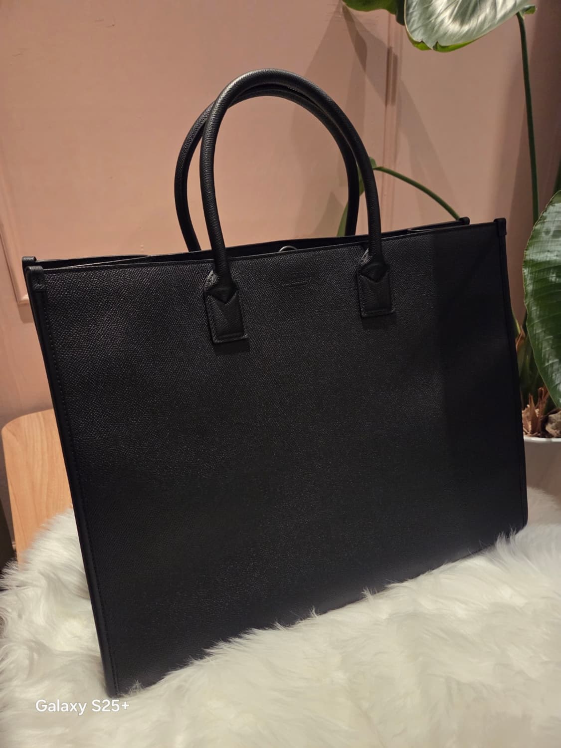 버버리 래빗 모노그램 모티프가죽 숄더백 토끼해 에디션 상품이미지3