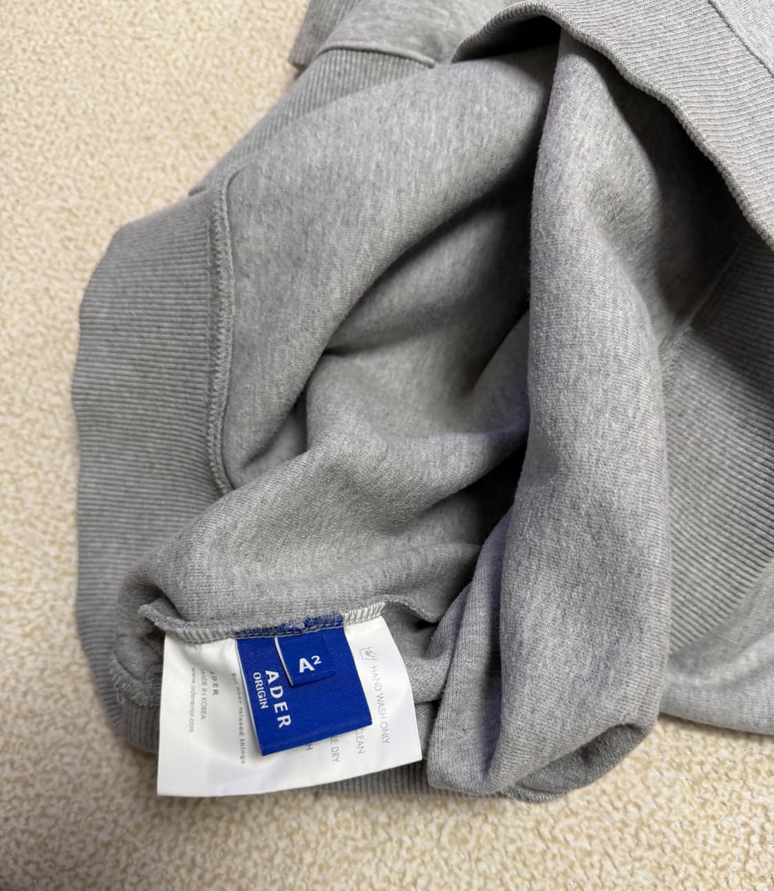 아더에러 슬라이스 로고 맨투맨 A2 사이즈 상품이미지5