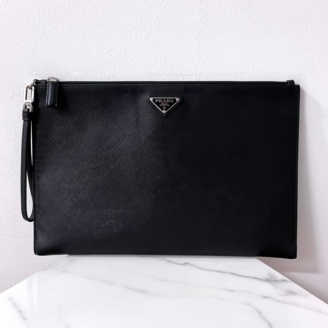 [A급/정품] 프라다 삼각로고 클러치 백 블랙 상품이미지1