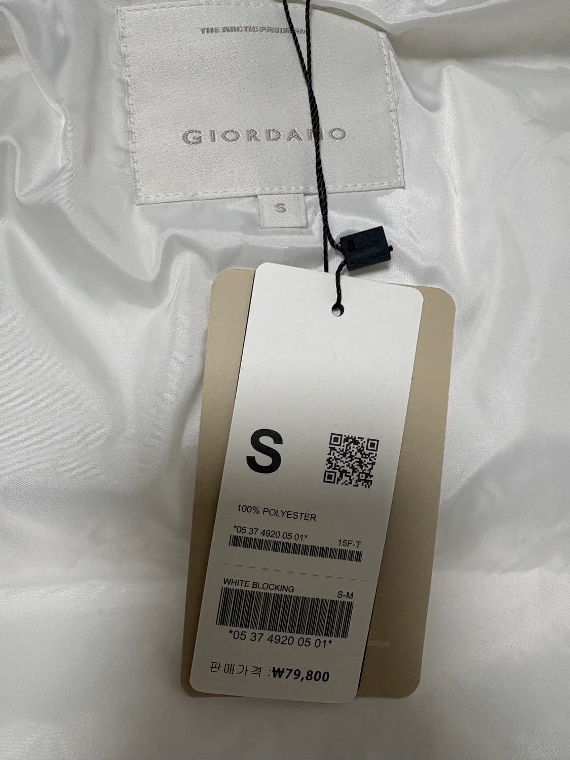 지오다노 크롭 화이트 유광 패딩 상품이미지2