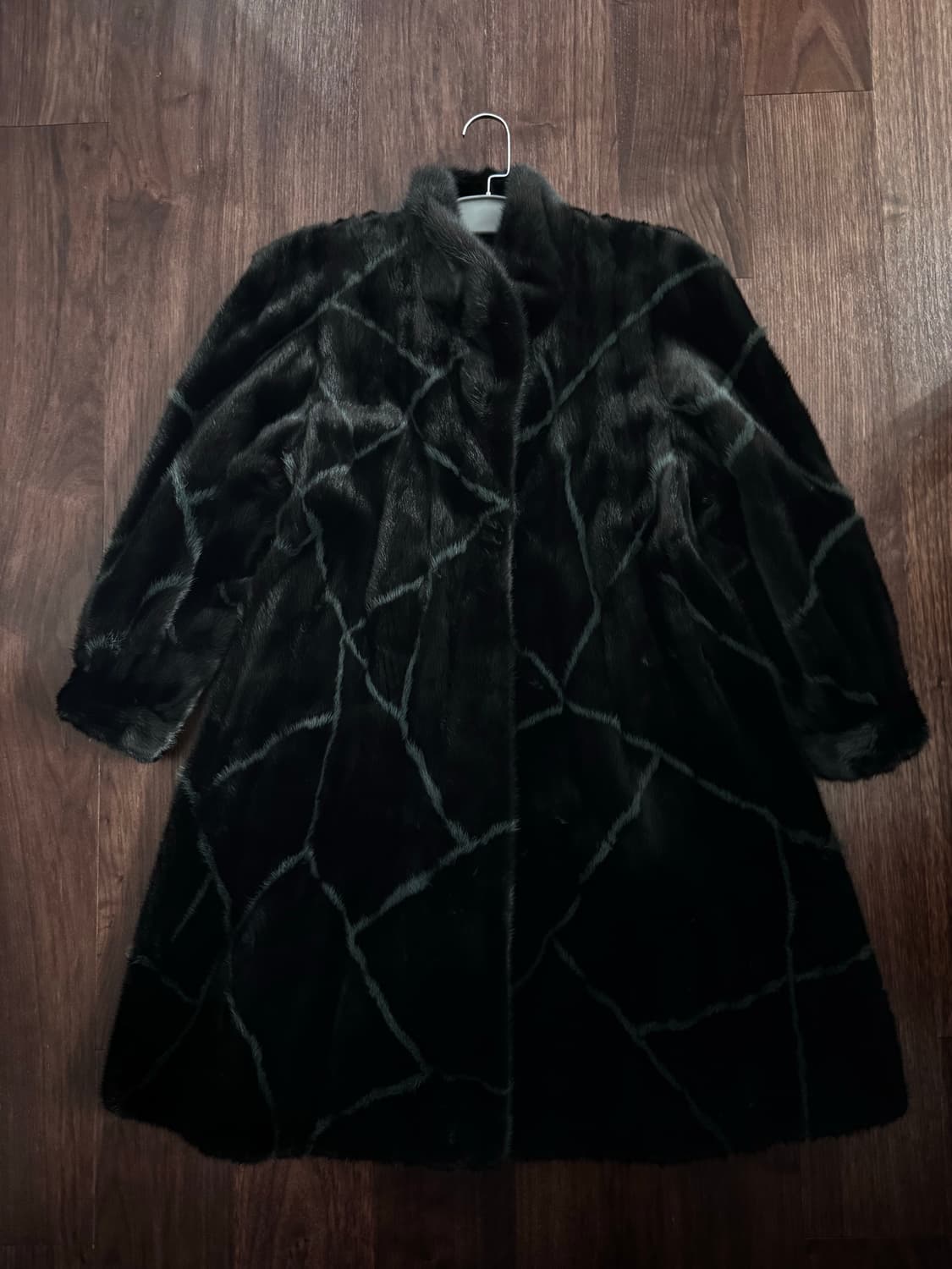 사가로얄 패턴 롱 밍크코트 상품이미지1