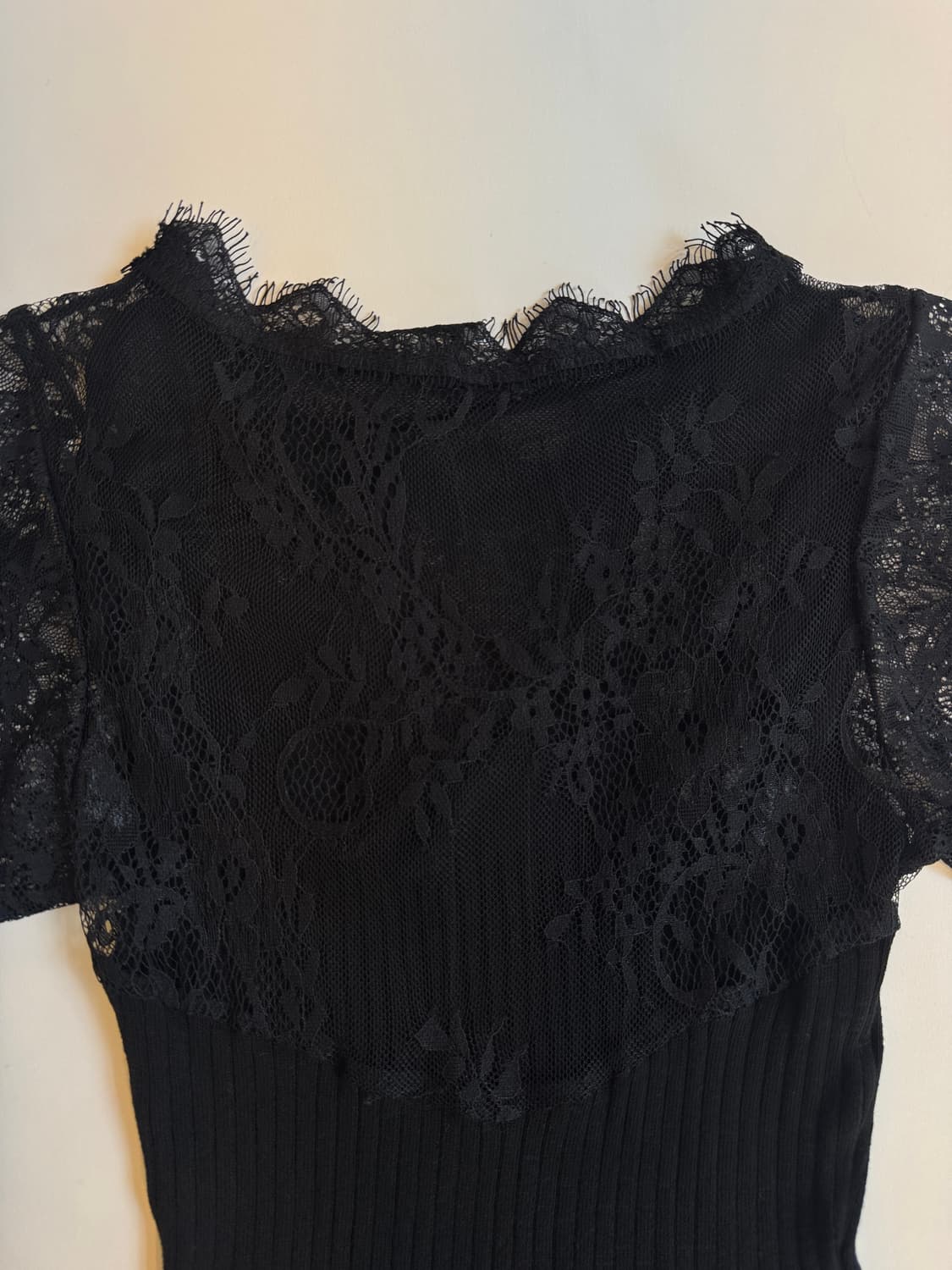 Black Lace-Panel Ribbed Top  상품이미지4