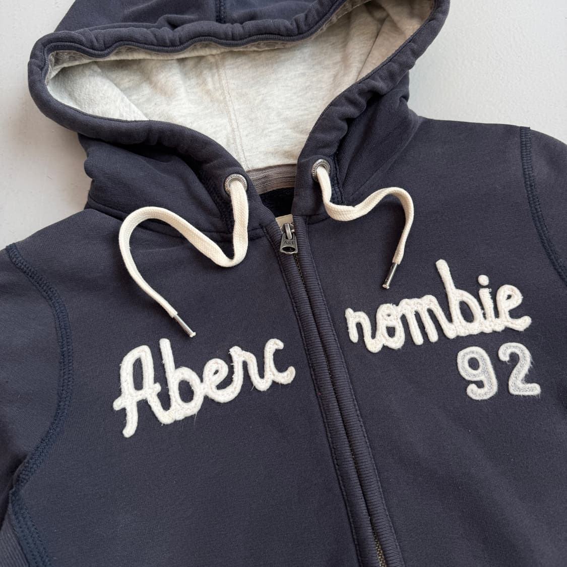 아베크롬비 Y2K 아치로고 딱붙 후드집업 상품이미지3