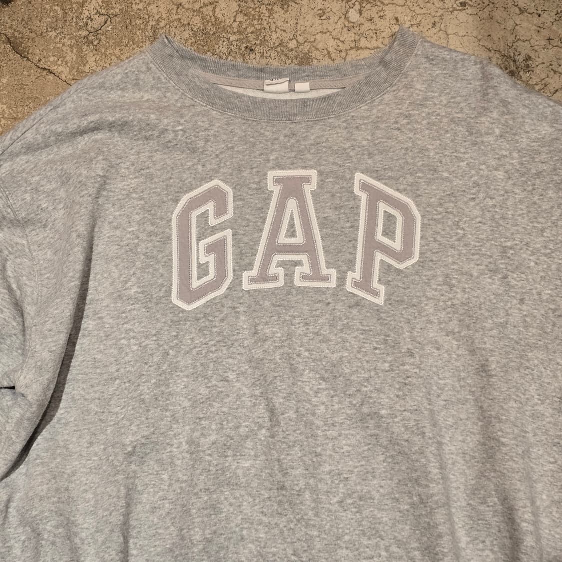 GAP 크롭 오버핏아치형 로고 크루넥 스웨트 셔츠 상품이미지2