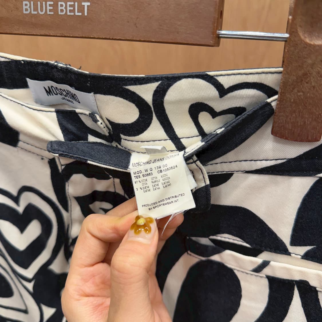 모스키노 진스 슬림 팬츠 올오버 하트 그래픽 프린트 디테일 화이트 블랙 상품이미지7