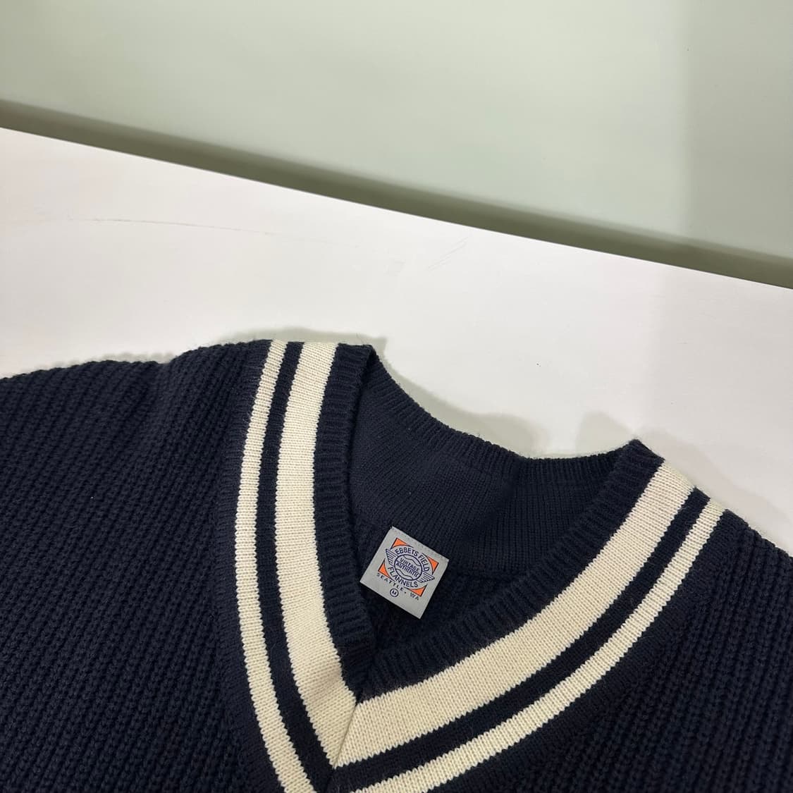 M 100 이벳필드 다크네이비 스쿨룩 브이넥니트 상품이미지4