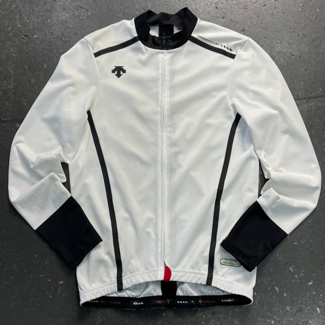 100 데상트 집업  상품이미지1