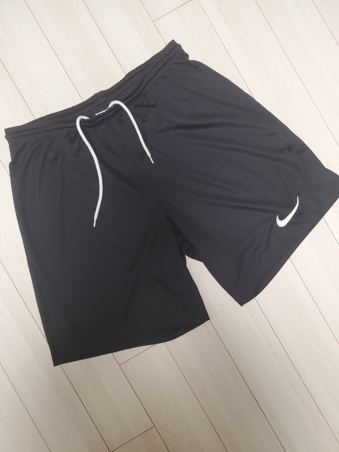 새상품급)나이키 드라이핏 반바지 사이즈L

검정색 나이키 드라이핏 반바지 상품이미지1