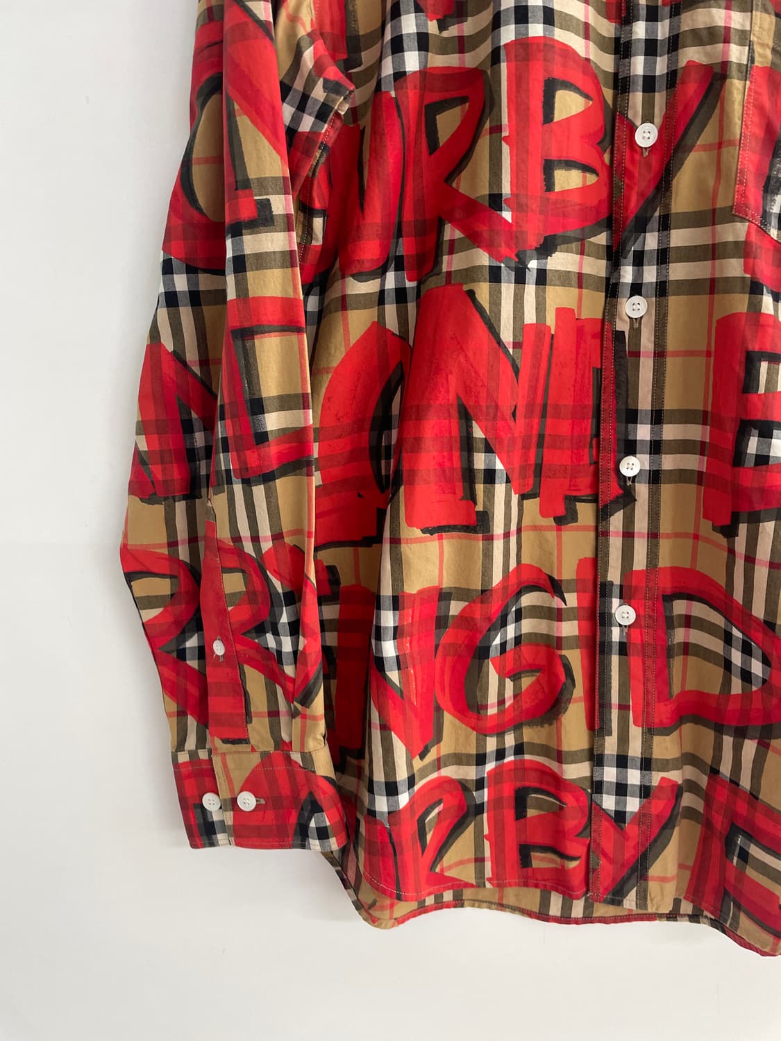 버버리 그래피티 셔츠 상품이미지5