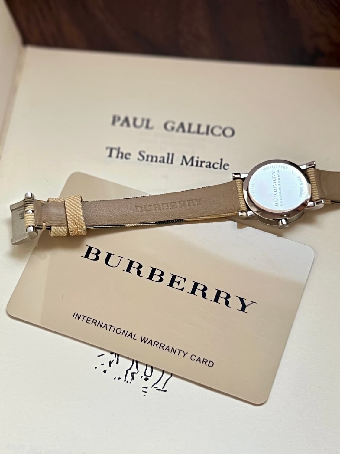 버버리 실버 라운드 여성 시계  상품이미지5