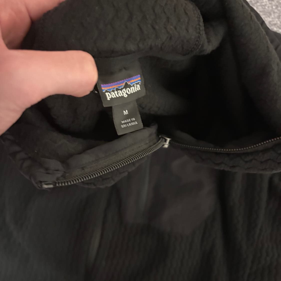 파타고니아 r1 에어후드집업 상품이미지3