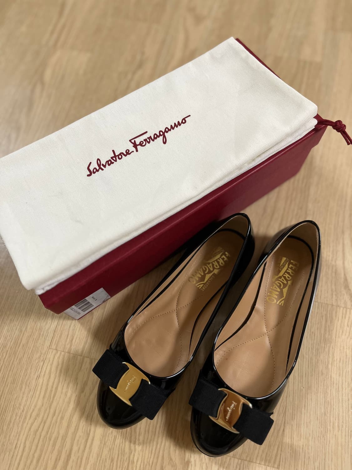 페라가모 바리나 플랫슈즈 블랙 230 유광 상품이미지3