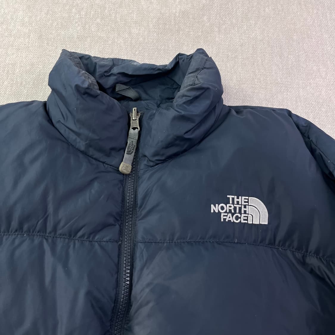 100 노스페이스 550 필파워 구스다운 네이비 경량 패딩 상품이미지2