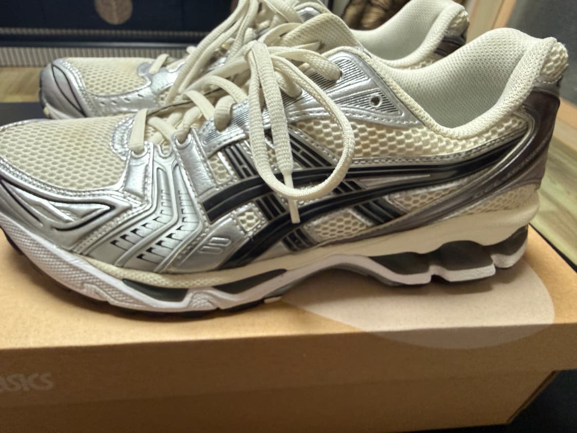 아식스 젤카야노14 크림블랙 275사이즈 상품이미지4