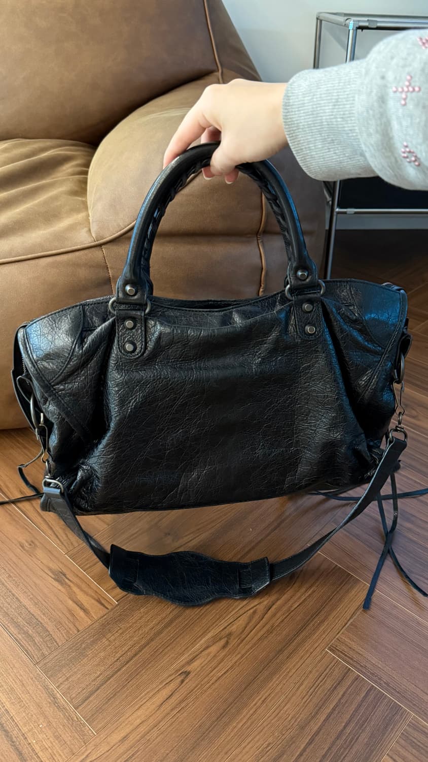 발렌시아가 시티 모터백 미디움 블랙 흑장 상품이미지3