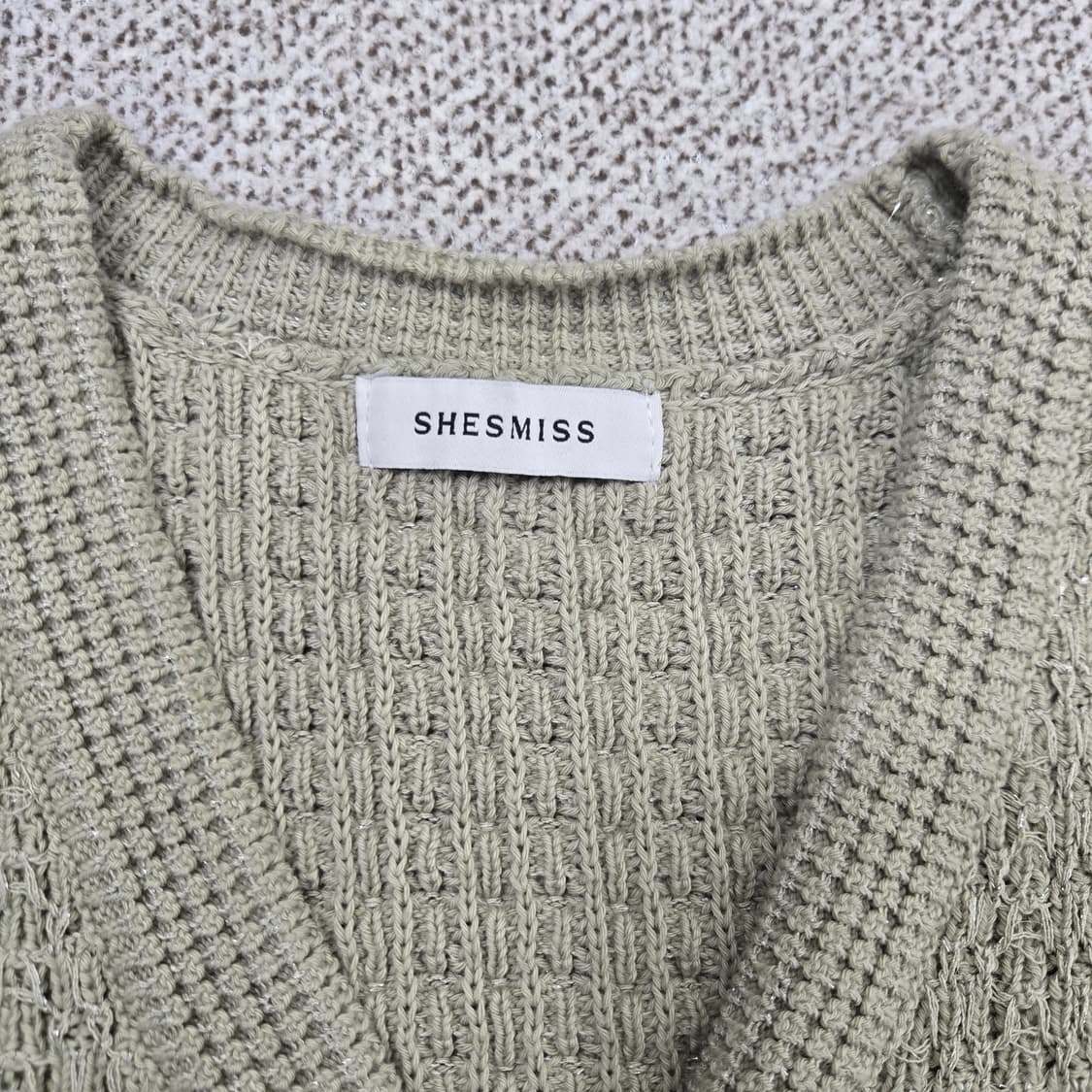 0068 쉬즈미스  23ss민트크로쉐 브이넥 가디건 55 상품이미지4