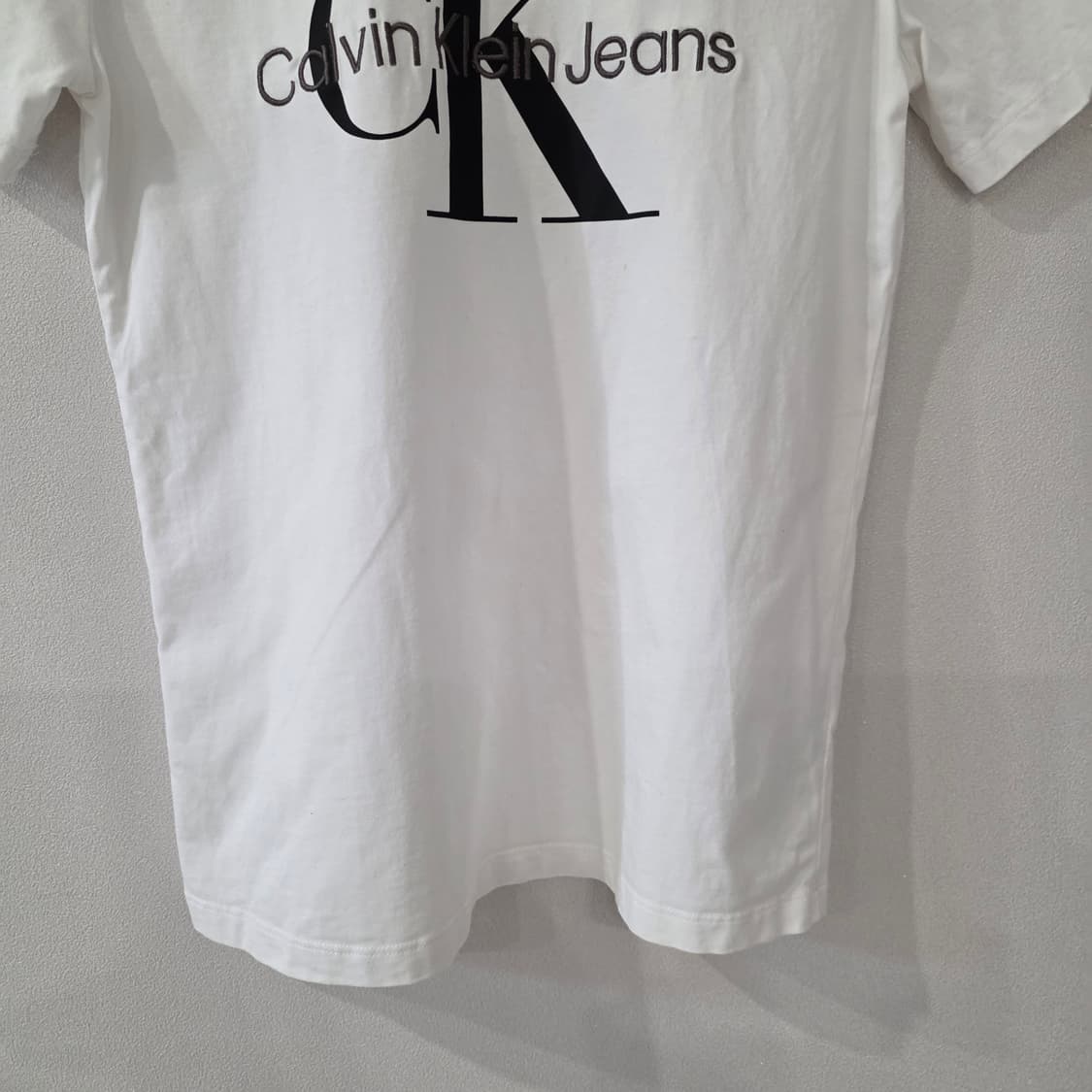 캘빈클라인진 화이트 반팔티 S 상품이미지4