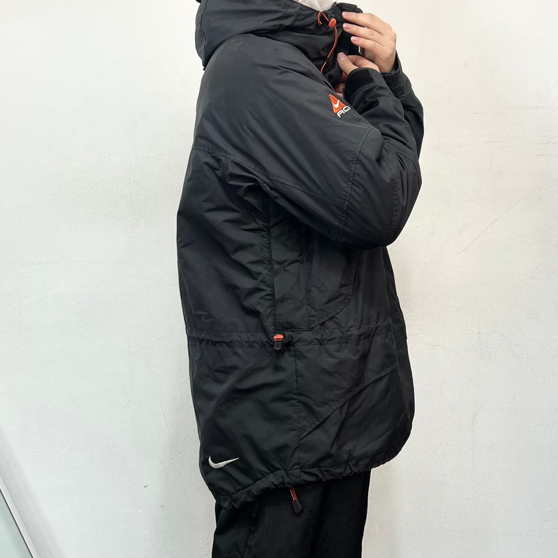나이키 ACG 블랙 멀티스우시 하이넥 테크 아노락 자켓 상품이미지2